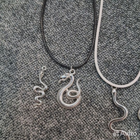 Змейка подвеска на шнурке