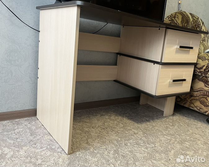 Письменный стол офисный