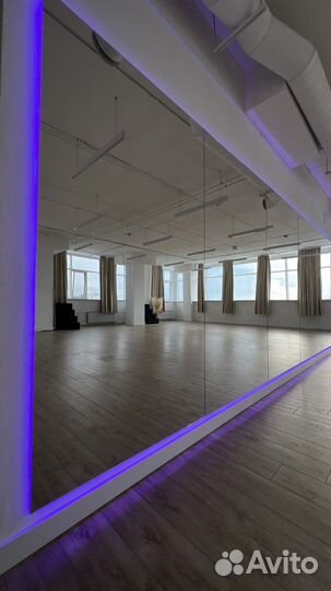 Большой Танцевальный Зал в Сердце Города