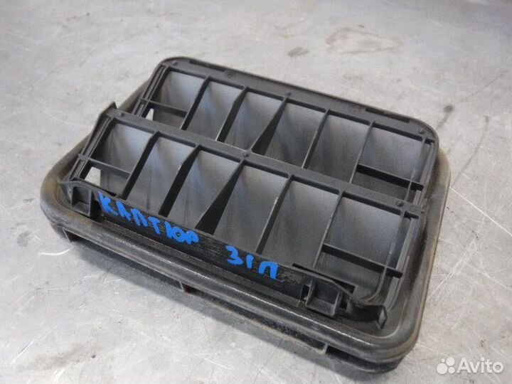 Решетка вентиляционная задняя правая Renault