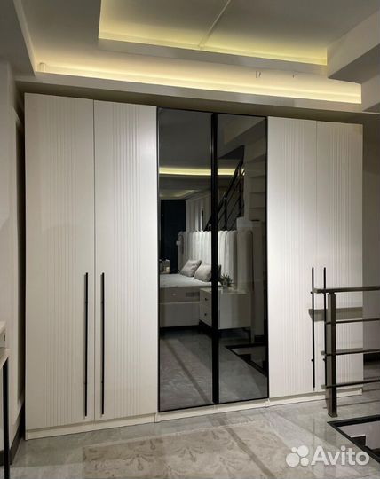 Шкаф распашной створчатый