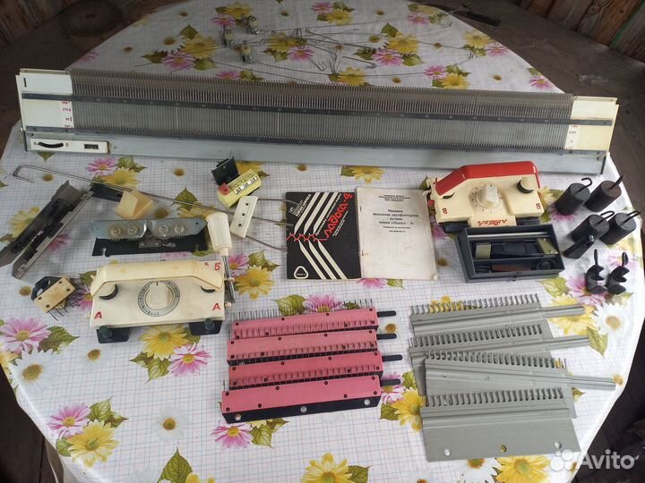 Машинка вязальная двухфонтовая ручная Ладога-3