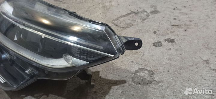 Фара правая рено аркана