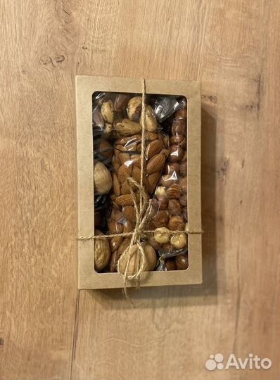 Подарочные коробочки с орехами