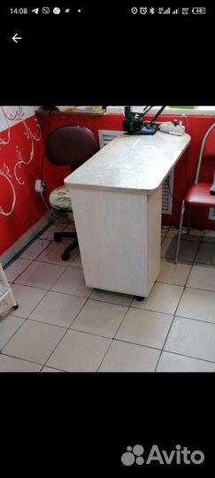 Маникюрный стол