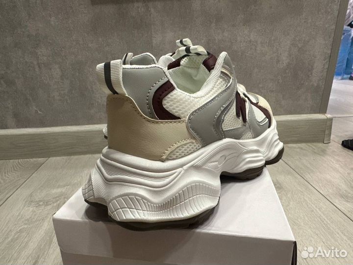 Кроссовки женские new balance