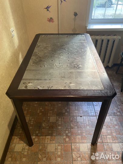 Стол обеденный