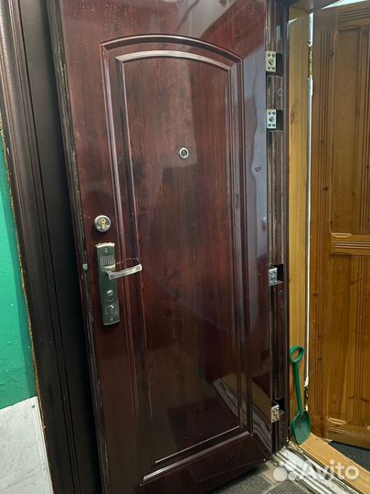 Дверь входная металлическая