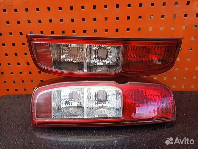 Фонарь Nissan Navara D 40