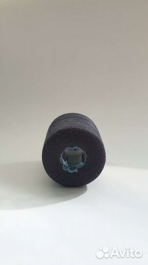 Нитки в бобинах черные