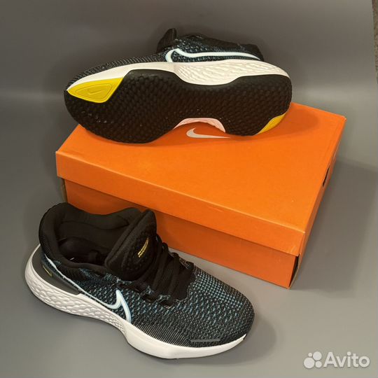 Кроссовки Nike Zoom Invincible Run FlyKnit