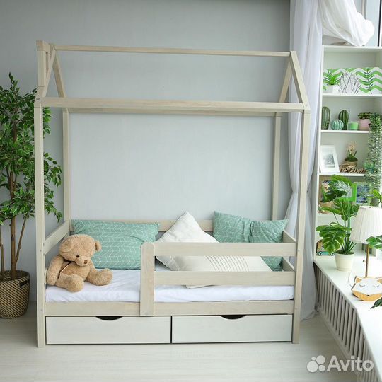 Кровать домик деревянная