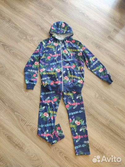 Спортивный костюм на девочку 140