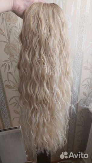 Волосы на заколках.Блонд