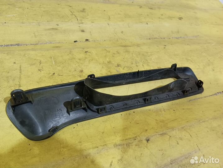 Накладка на рычаг стояночного тормоза Nissan Juke