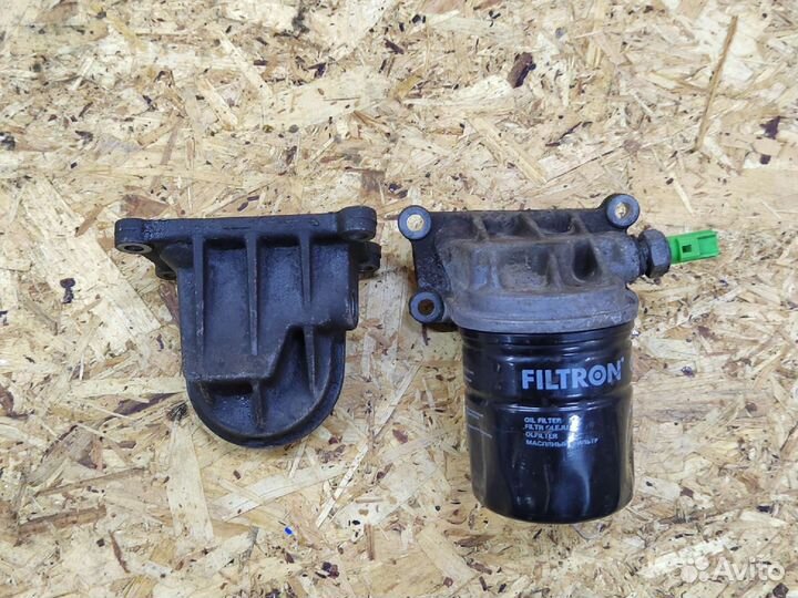 Кронштейн масляного фильтра Ford Mazda Volvo