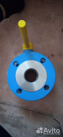 Краны. Один маленький он с электро магнитом второй