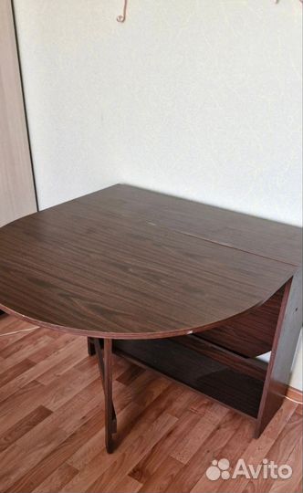 Стол книжка