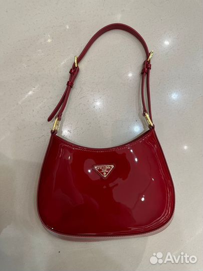 Лакированная сумка Prada Cleo