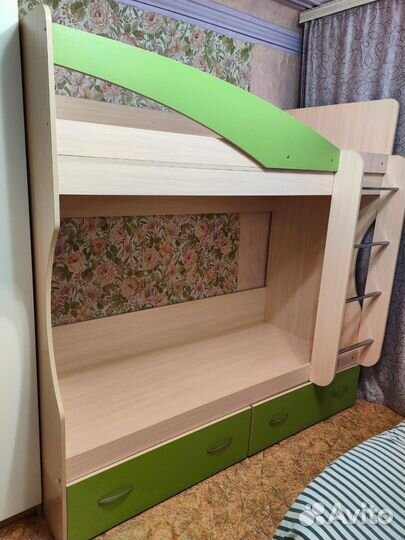 Кровать двухьярусная кровать чердак