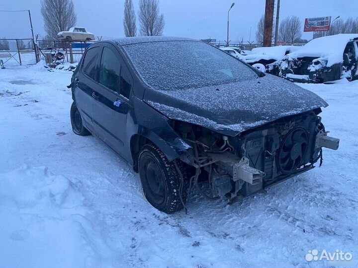 Суппорт задний правый Peugeot 308 EP6