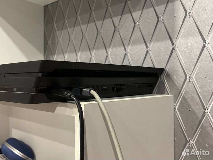 Игровая приставка ps4 pro 1tb