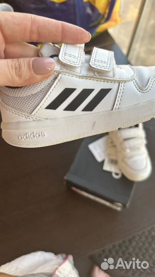 Кроссовки adidas 23,5