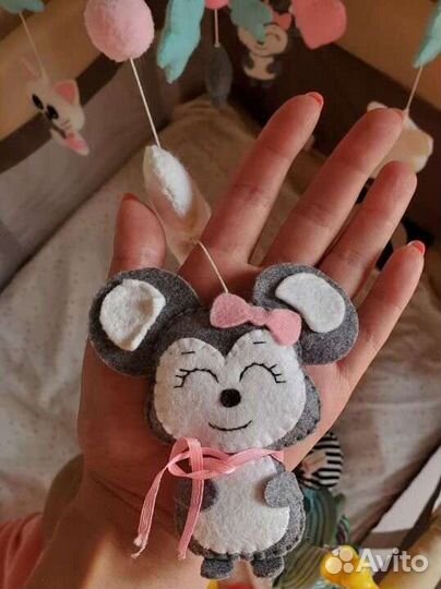 Музыкальный мобиль на кроватку из фетра