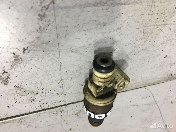 Топливная форсунка Volkswagen Jetta 2