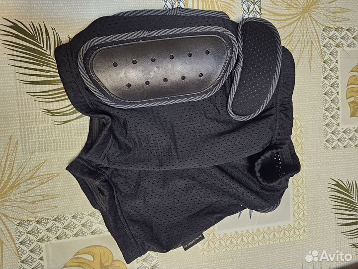 Сноубордические защитные шорты