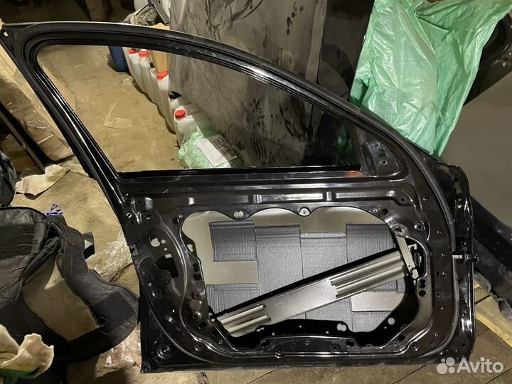 Передняя левая дверь BMW G30