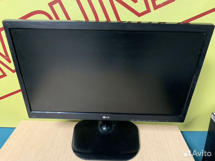 Монитор LG 1600x900