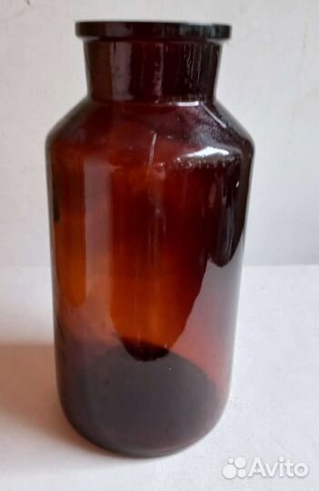 Старинные бутылки и банки аптечные