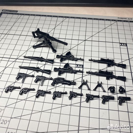 Продам lego Brickarms