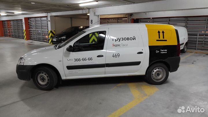 Водитель на личном грузовом автомобиле