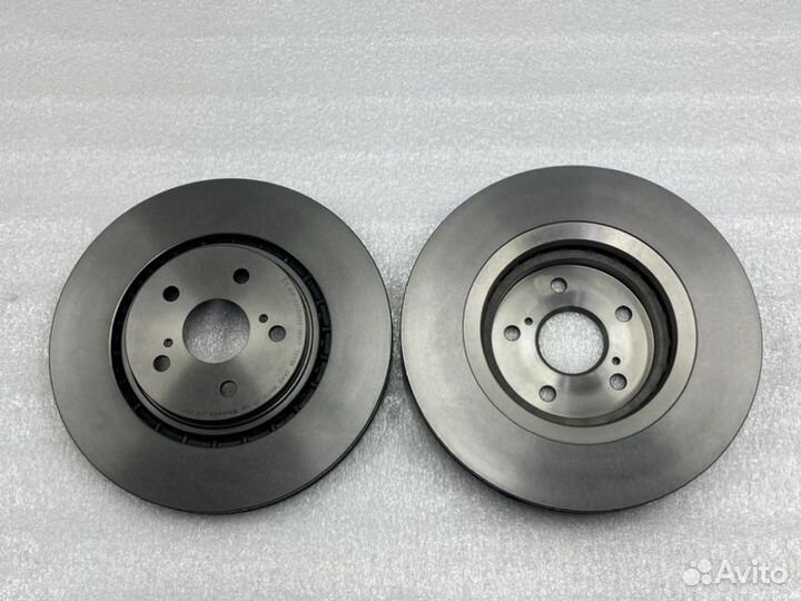 Тормозной диск передний Toyota Camry V70/V75