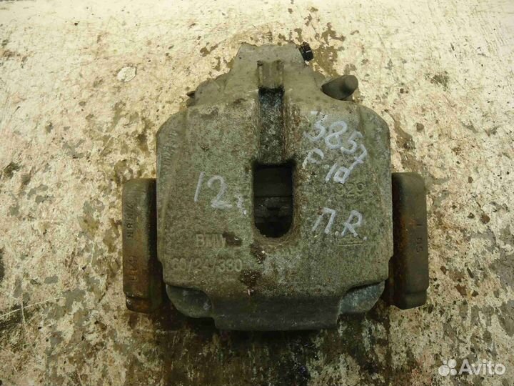 Суппорт передний правый BMW 5-Series F10