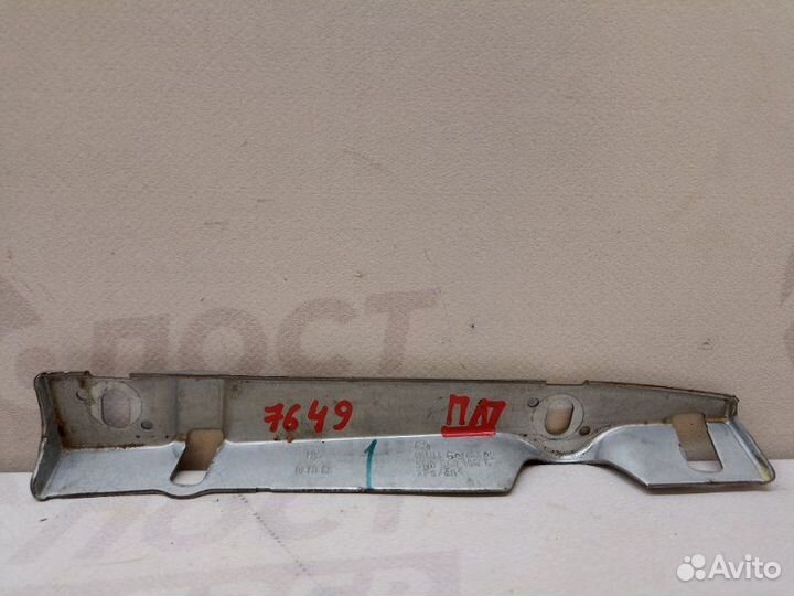 Кронштейн передний правый Volkswagen Tiguan 5N1