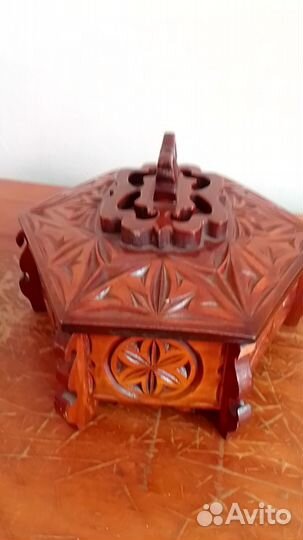 Деревянная шкатулка