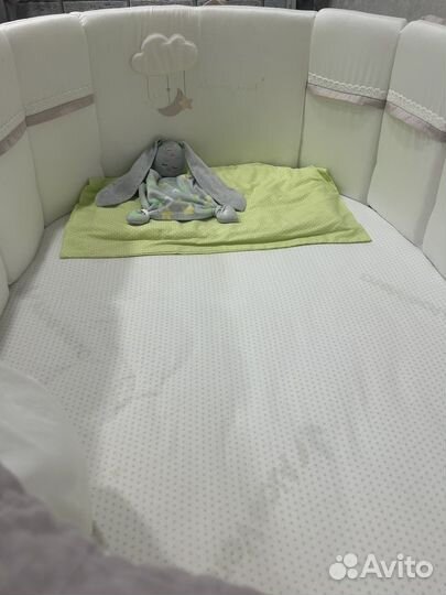 Детская кроватка с универсальным маятником