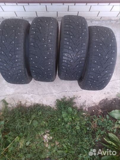 Bridgestone Blizzak Spike-02 215/55 R16 93T