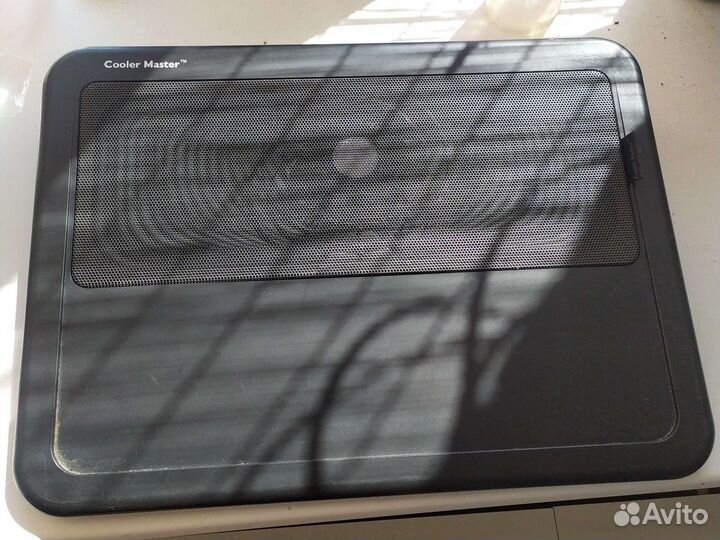 Подставка с охлаждением