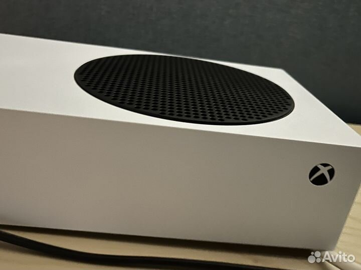 Xbox series s с геймпадом и с подпиской