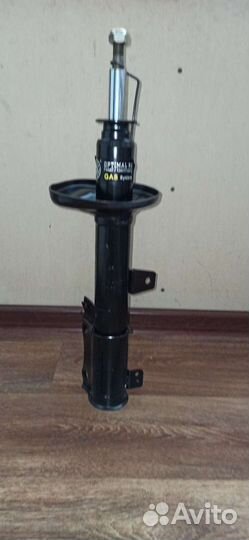 Стойка задняя правая Toyota Avensis (T22)