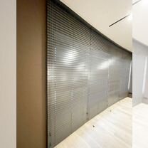 Жалюзи на окна из дерева