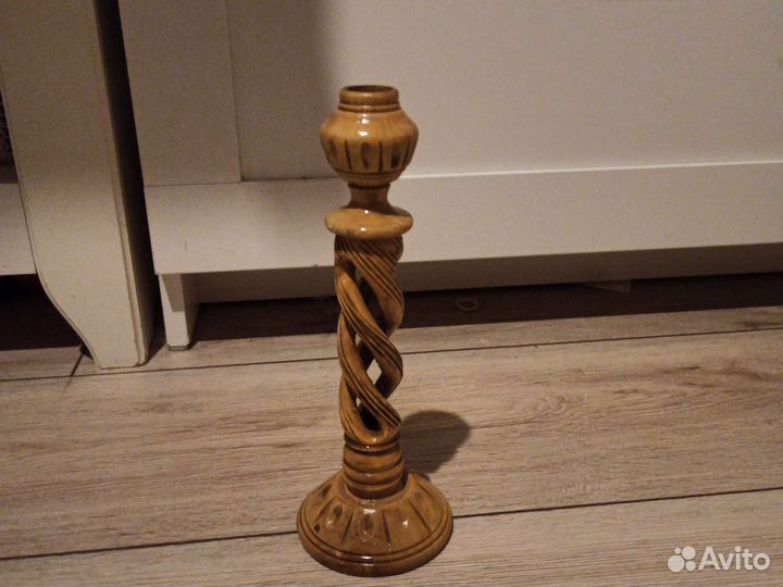 Подсвечник из дерева