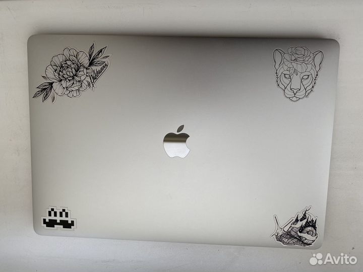 Apple MacBook pro 15 2017 touch bar i7/16/256