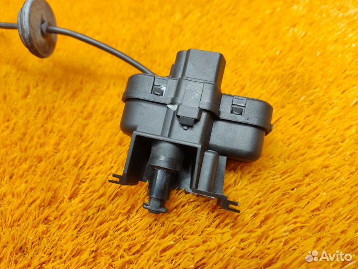 Замок лючка бензобака Volkswagen Tiguan 5N cawa