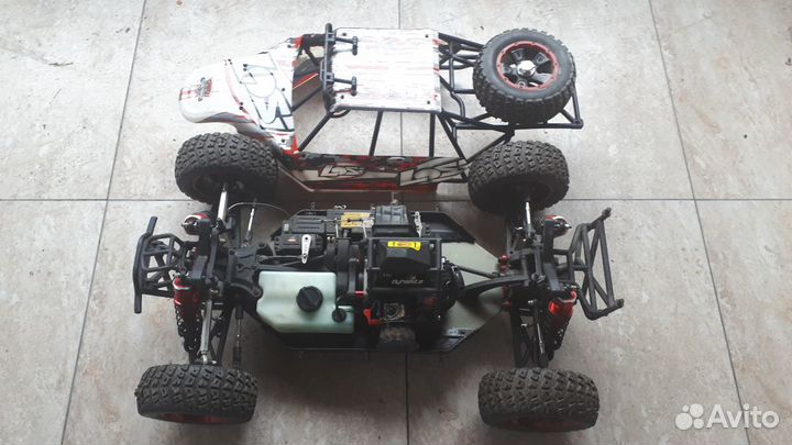 Бензиновая машина на радиоуправлении