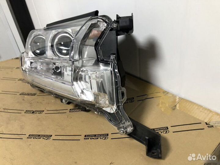 Фара правая Toyota Land Cruiser 200